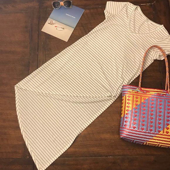 Asymmetric Long Tee - Picture 3 of 4